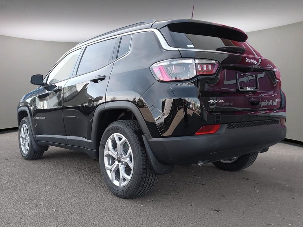 2025 Jeep Compass NORTH IN DIAMOND BLACK EQUIPPED WITH A 2.0L TURBO I4 , 4X4 , 8SPD AUTO , CONVENIENCE GROUP , 10.1INCH W/NAV , PWR TAILGATE , PWR-3