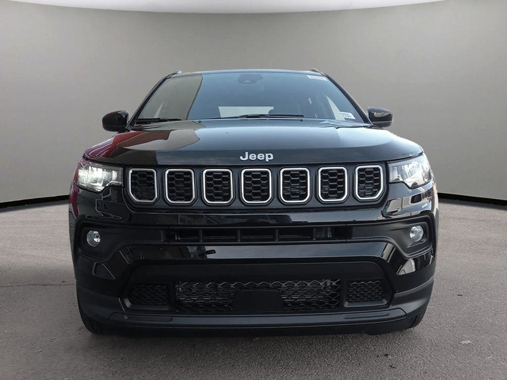 2025 Jeep Compass NORTH IN DIAMOND BLACK EQUIPPED WITH A 2.0L TURBO I4 , 4X4 , 8SPD AUTO , CONVENIENCE GROUP , 10.1INCH W/NAV , PWR TAILGATE , PWR-1