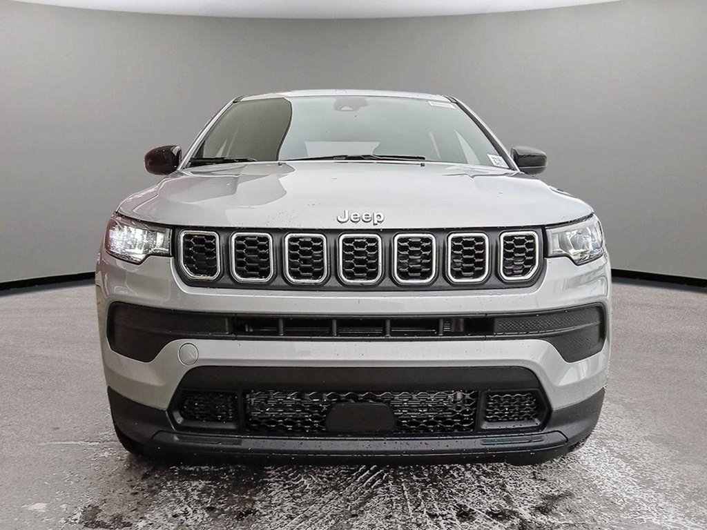 2025 Jeep Compass SPORT IN SILVER METALLIC EQUIPPED WITH A 2.0L TURBO I4 , 4X4 , 8SPD AUTO , TERRAIN MGMT , FCW , ACTIVE LANE MGMT , BACKUP CAM ,-1