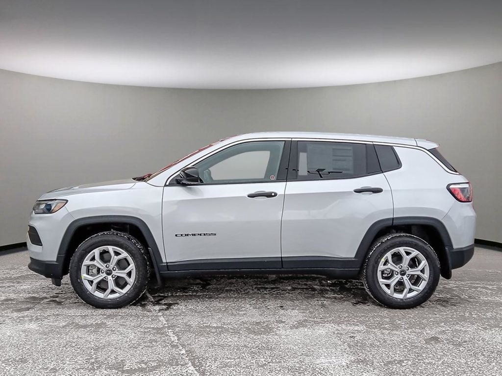 2025 Jeep Compass SPORT IN SILVER METALLIC EQUIPPED WITH A 2.0L TURBO I4 , 4X4 , 8SPD AUTO , TERRAIN MGMT , FCW , ACTIVE LANE MGMT , BACKUP CAM ,-2