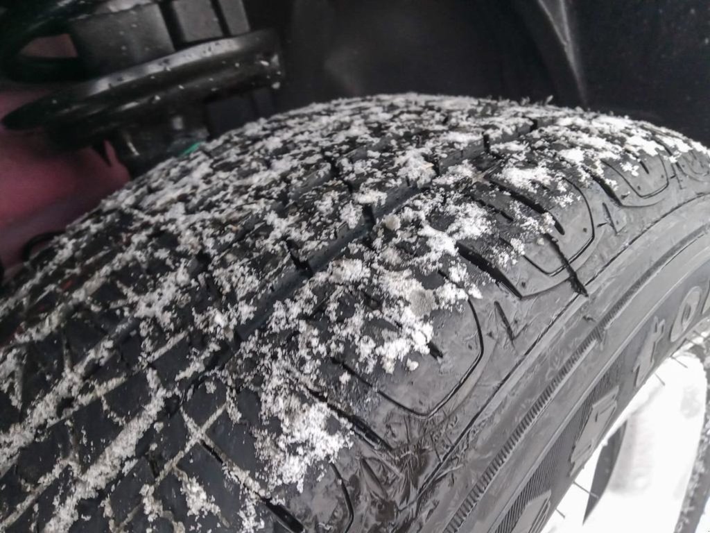 2025 Jeep Compass SPORT IN RED HOT PEARL EQUIPPED WITH A 2.0L TURBO I4 , 4X4 , 8SPD AUTO , TERRAIN MGMT , FCW , ACTIVE LANE MGMT , BACKUP CAM , AU-6