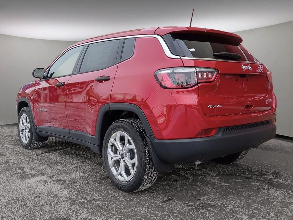 2025 Jeep Compass SPORT IN RED HOT PEARL EQUIPPED WITH A 2.0L TURBO I4 , 4X4 , 8SPD AUTO , TERRAIN MGMT , FCW , ACTIVE LANE MGMT , BACKUP CAM , AU-3