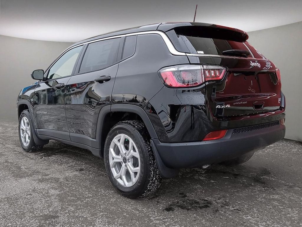 2025 Jeep Compass SPORT IN DIAMOND BLACK EQUIPPED WITH A 2.0L TUBRO I4 , 4X4 , 8SPD AUTO , TERRAIN MGMT , FCW , ACTIVE LANE MGMT , BACKUP CAM , AU-3