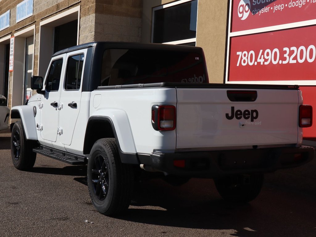 2023 Jeep Gladiator SPORT S IN BRIGHT WHITE EQUIPPED WITH A 3.6L V6 , 4X4 , 6SPD MANUAL , 17INCH RIMS , HARDTOP , COLD WEATHER GROUP , CONVENIENCE G-6