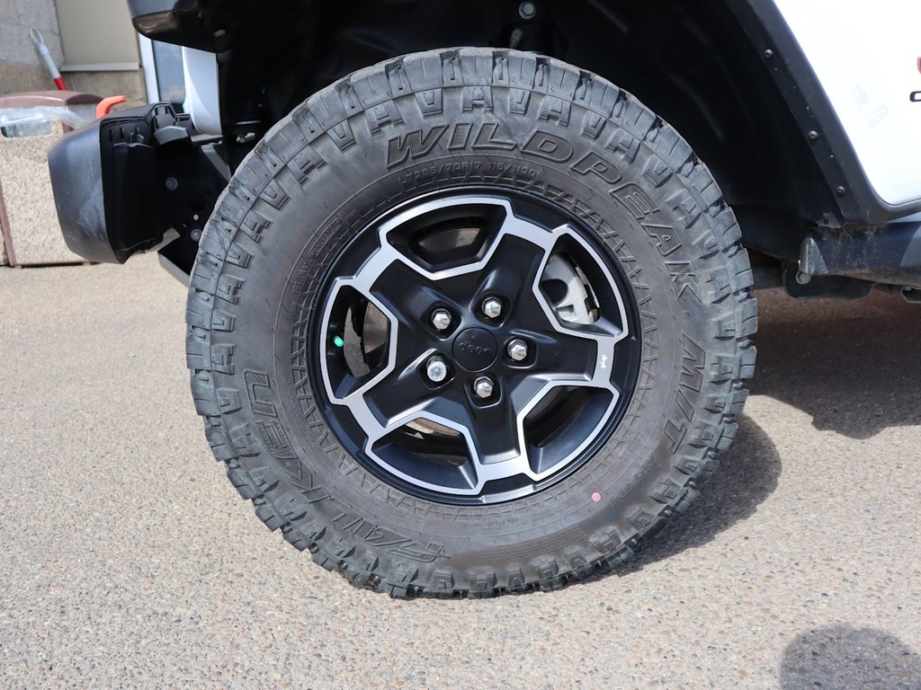 2023 Jeep Gladiator MOJAVE IN BRIGHT WHITE EQUIPPED WITH A 3.6L V6 , 4X4 , 8SPD AUTO , LEATHER HEATED SEATS + SW , 17INCH RIMS , REMOTE START , COLD-4