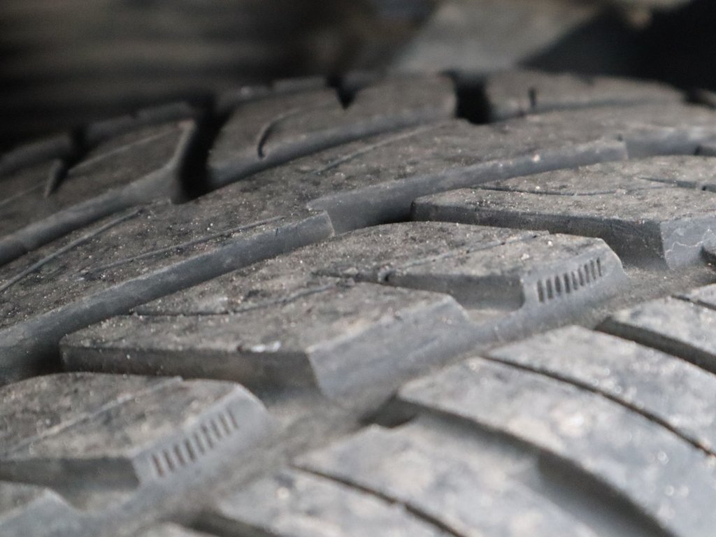 2022 Jeep Grand Cherokee L OVERLAND IN SILVER ZYNITH EQUIPPED WITH A 5.7L HEMI V8 , 4X4 , 8SPD TF AUTO , 10.1INCH W/NAV , 19 SPEAKER MCINTOSH AUDIO , LUXUR-5