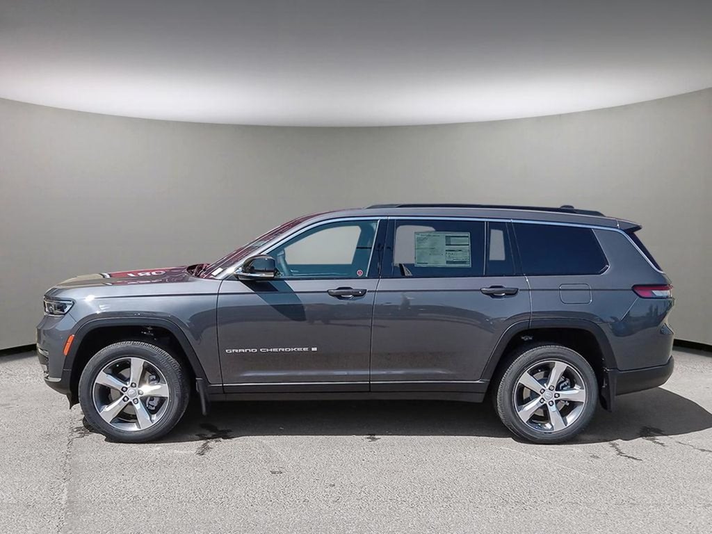 2024 Jeep Grand Cherokee L LIMITED IN BALTIC GREY EQUIPPED WITH A 3.6L V6 , 4X4 , 8SPD TF AUTO , 20INCH RIMS , PANO SUNROOF , LEATHERETTE HEATED SEATS + SW-2