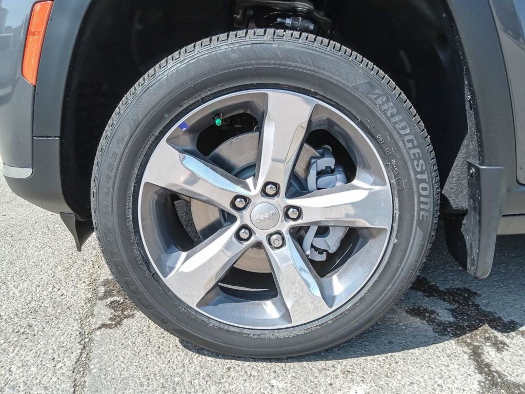 2024 Jeep Grand Cherokee L LIMITED IN BALTIC GREY EQUIPPED WITH A 3.6L V6 , 4X4 , 8SPD TF AUTO , 20INCH RIMS , PANO SUNROOF , LEATHERETTE HEATED SEATS + SW-5