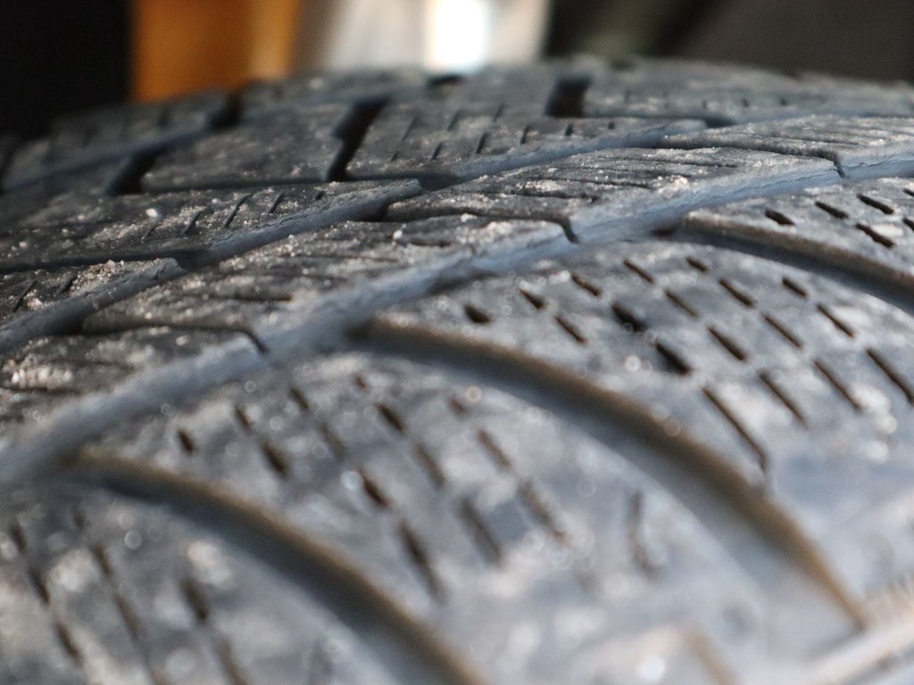 2016 Jeep Grand Cherokee SRT IN BRILLIANT BLACK EQUIPPED WITH A 6.4L SRT V8 , 4X4 , 8SPD TF AUTO , PANORAMIC SUNROOF , 19 SPEAKER HK AUDIO , 20INCH RIMS-4