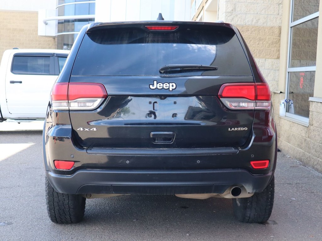 2020 Jeep Grand Cherokee LAREDO IN DIAMOND BLACK EQUIPPED WITH A 3.6L V6 , 4X4 , 8SPD TF AUTO , BACKUP CAM , BSM/RCPD , PARK SENSE REAR , KEYLESS ENTRY W-7