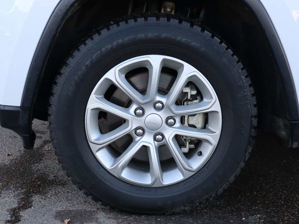 2021 Jeep Grand Cherokee LAREDO IN BRIGHT WHITE EQUIPPED 3.6L V6 , 4X4 , 8SPD TF AUTO , BSM/RCPD , BACKUP CAM , PARK SENSE REAR , HEATED SEATS + SW , KEY-3