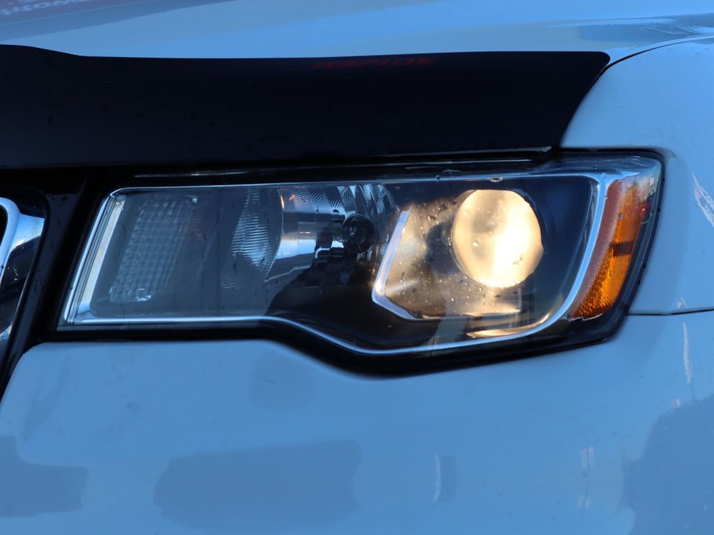 2021 Jeep Grand Cherokee LAREDO IN BRIGHT WHITE EQUIPPED 3.6L V6 , 4X4 , 8SPD TF AUTO , BSM/RCPD , BACKUP CAM , PARK SENSE REAR , HEATED SEATS + SW , KEY-2