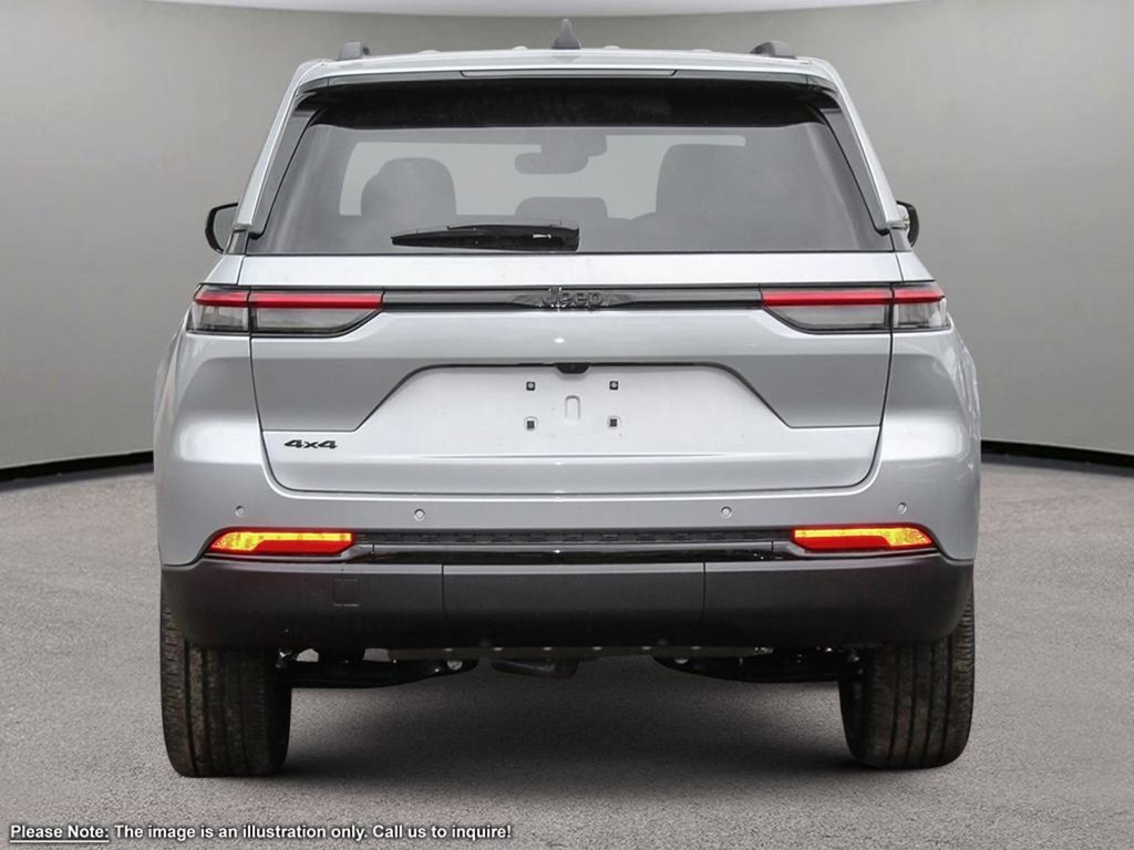 2024 Jeep Grand Cherokee ALTITUDE IN SILVER ZYNITH EQUIPPED WITH A 3.6L V6 , 4X4 , 8SPD TF AUTO , SUNROOF , MOPAR FINISHING PCKG , LEATHERETTE HEATED SEA-4