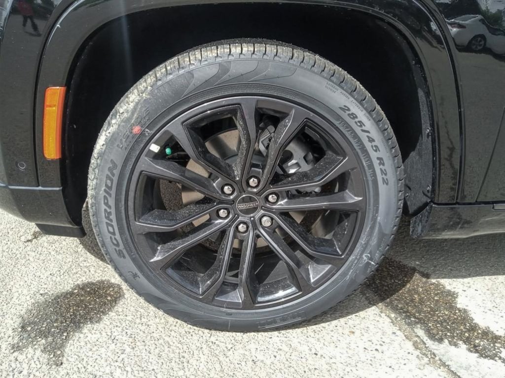 2024 Jeep Grand Wagoneer L SERIES II OBSIDIAN IN DIAMOND BLACK EQUIPPED WITH A 3.0L HURRICANE TWIN TURBO V6 , 4X4 , 8SPD AUTO , DUAL SEATBACK DVD ENTERTAIN-5