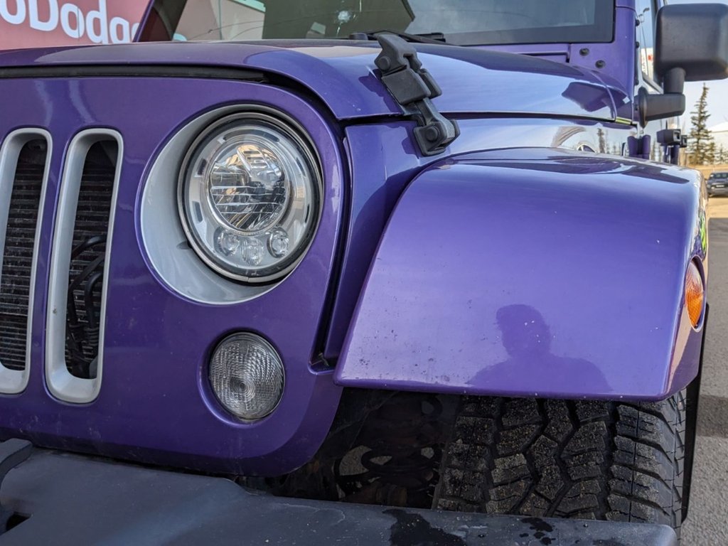 2018 Jeep WRANGLER JK UNLIMITED UNLIMITED SAHARA IN XTREME PURPLE PEARL EQUIPPED WITH A 3.6L V6 , 4X4 , 5SPD AUTO , NAV , 18INCH RIMS , REMOTE START , HARDTOP ,-2
