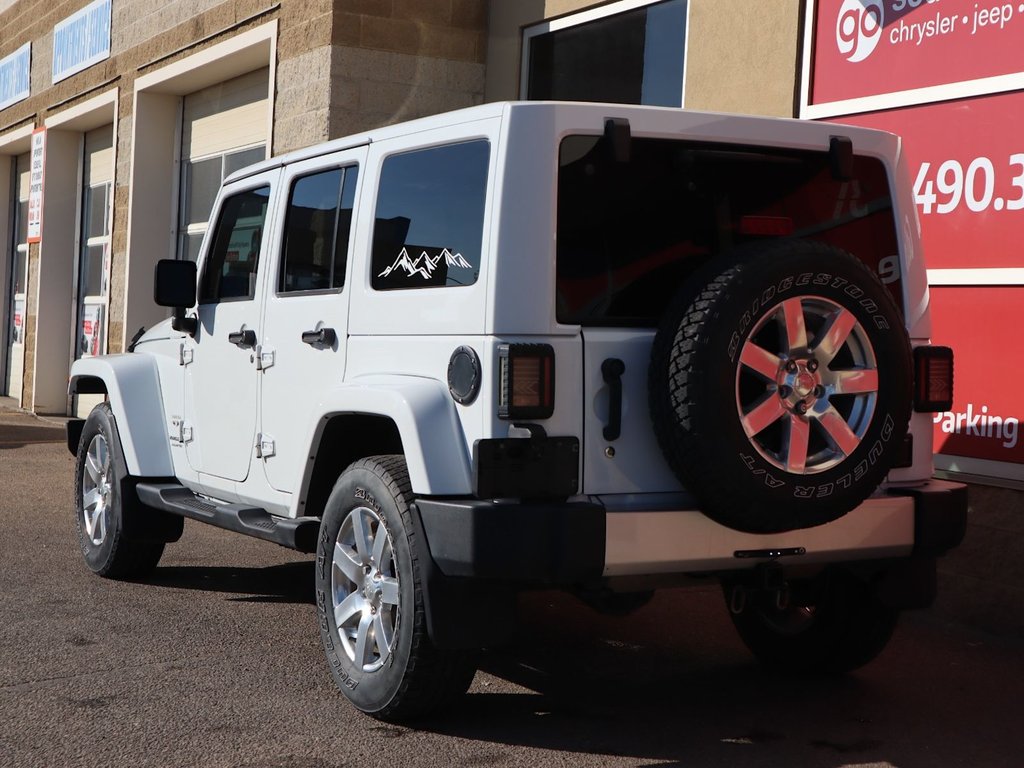 2018 Jeep WRANGLER JK UNLIMITED UNLIMITED SAHARA IN BRIGHT WHITE EQUIPPED WITH A 3.6L V6 , 4X4 , 5SPD AUTO , 18INCH RIMS , REMOTE START , NAV , ANTI SPIN DIFF ,-7