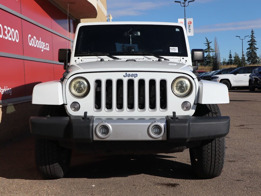 2018 Jeep WRANGLER JK UNLIMITED UNLIMITED SAHARA IN BRIGHT WHITE EQUIPPED WITH A 3.6L V6 , 4X4 , 5SPD AUTO , 18INCH RIMS , REMOTE START , NAV , ANTI SPIN DIFF ,-1