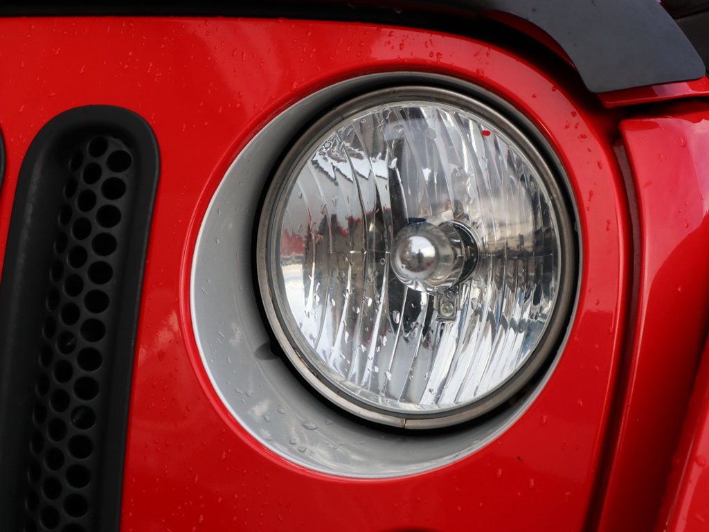 2018 Jeep WRANGLER JK UNLIMITED UNLIMITED SAHARA IN FIRECRACKER RED EQUIPPED WITH A 3.6L V6 , 4X4 , 5SPD AUTO , REMOTE START , AC , HEATED FRONT SEATS , NAV , C-3