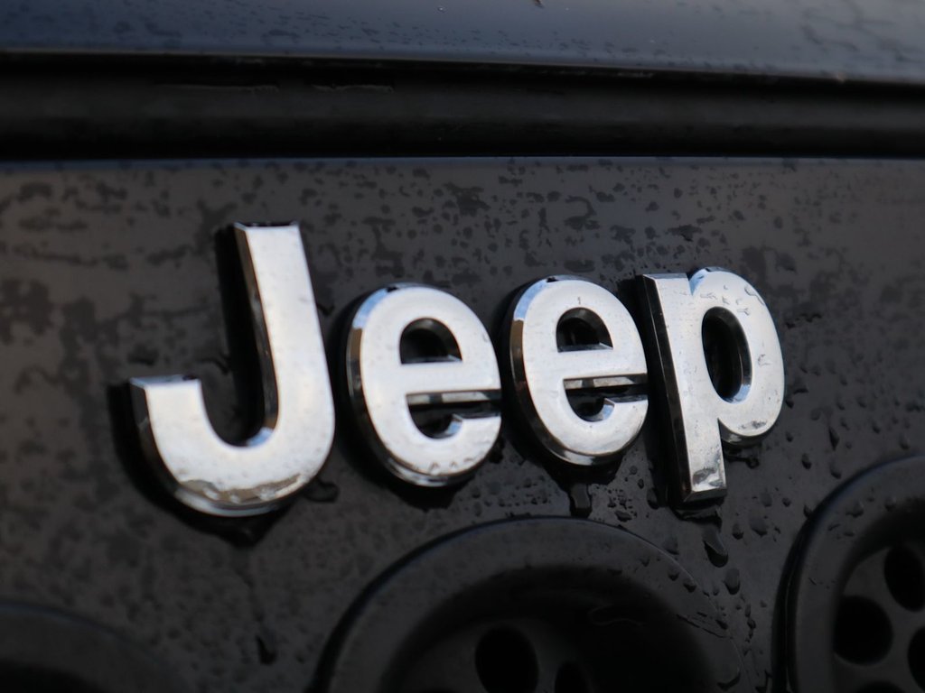 2015 Jeep Wrangler Unlimited UNLIMITED SAHARA IN BLACK EQUIPPED WITH A 3.6L V6 , 4X4 , AUTO TRANSMISSION , 18INCH RIMS , REMOTE START , NAV , HEATED FRONT SE-2