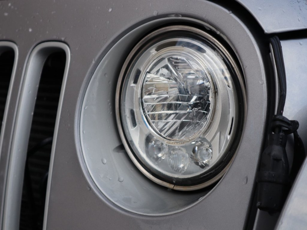 2017 Jeep Wrangler Unlimited UNLIMITED SAHARA IN BILLET METALLIC EQUIPPED WITH A 3.6L V6 , 4X4 , 5SPD AUTO , TRAILER TOW , LED LIGHTING , CONNECTIVITY GROUP-3