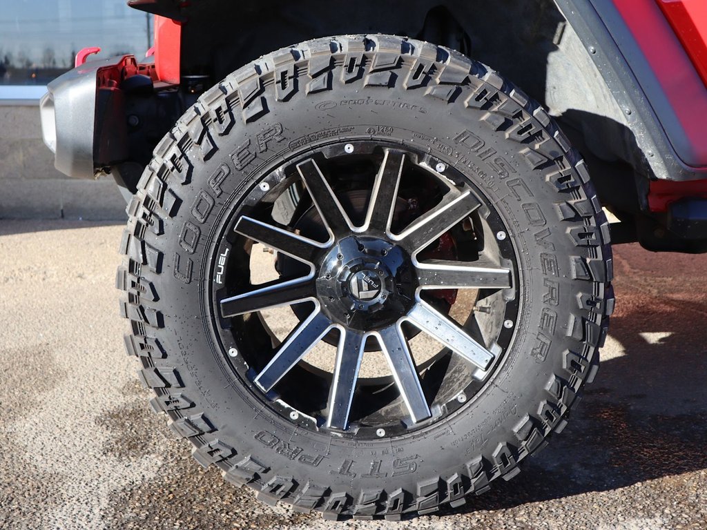 2018 Jeep Wrangler Unlimited UNLIMITED RUBICON IN FIRECRACKER RED EQUIPPED WITH A 3.6L V6 , 4X4 , 8SPD AUTO , 17INCH RIMS , 8.4INCH W/NAV , ALPINE AUDIO , LE-3