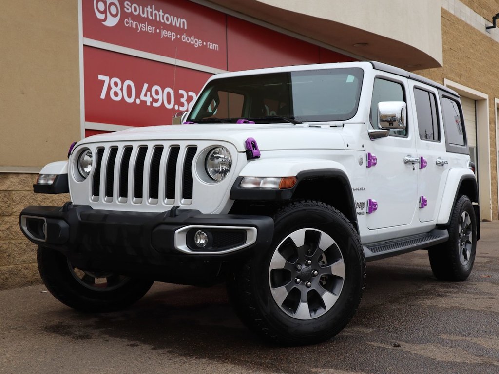 2021 Jeep Wrangler UNLIMITED SAHARA IN BRIGHT WHITE EQUIPPED WITH A 2.0L TURBO I4 , 4X4 , 8SPD TF AUTO , 4X4 , 18INCH RIMS , REMOTE START , NAV & S-0
