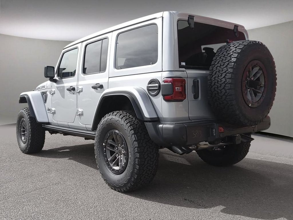 2024 Jeep Wrangler RUBICON 392 FINAL EDITION IN SILVER ZYNITH EQUIPPED WITH A SRT HEMI 6.4L V8 , 4X4 , 8SPD TF AUTO , SKY ONE TOUCH PWR TOP , 392 N-3