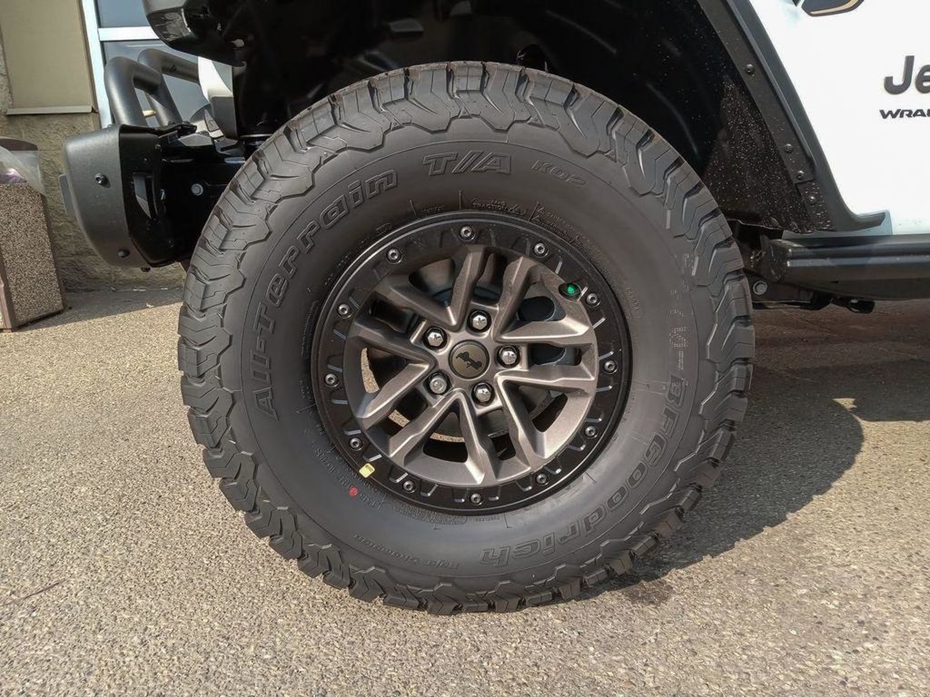 2024 Jeep Wrangler RUBICON 392 FINAL EDITION IN BRIGHT WHITE EQUIPPED WITH A 6.4L SRT V8 , 8SPD TF AUTO , 4X4 , SKY TOP , WINCH , 17INCH BEADLOCK R-5