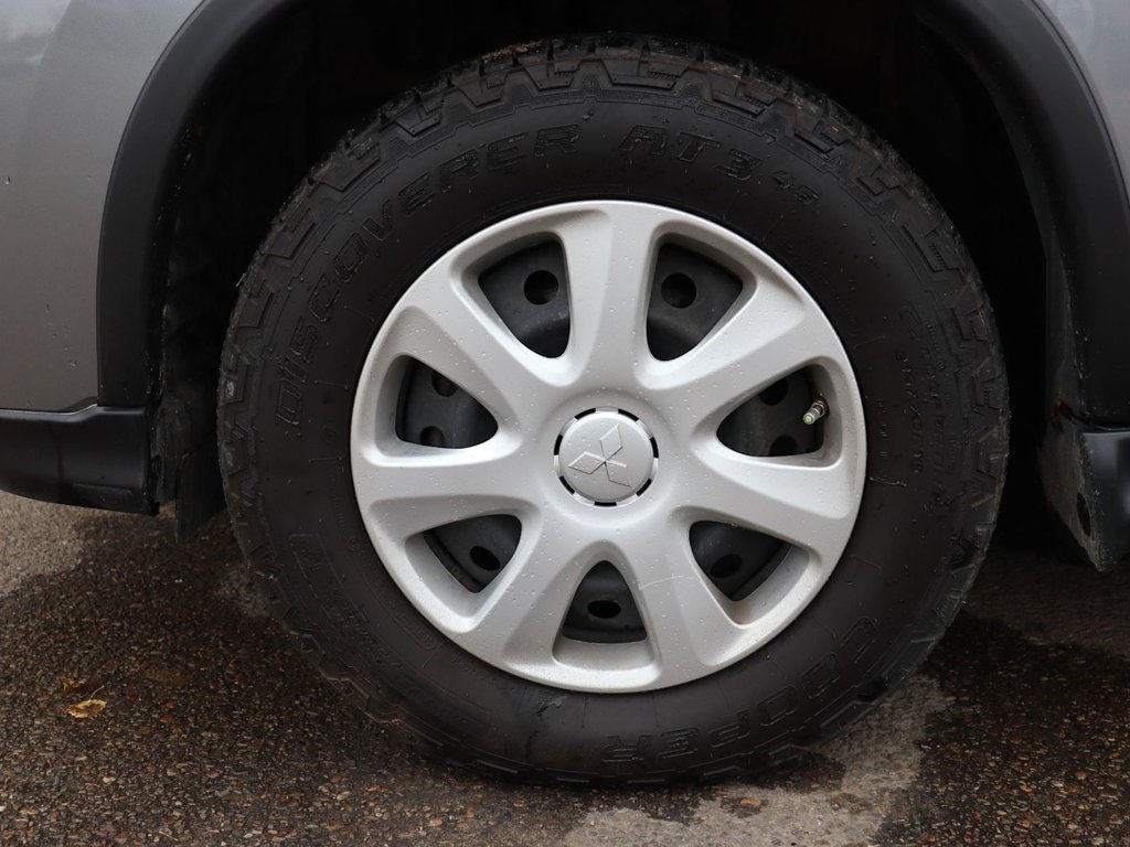 2020 Mitsubishi RVR SE IN SILVER EQUIPPED WITH A 2.4L I4 , AWD , CVT AUTO , CLOTH HEATED SEATS , BACKUP CAM , AC , CRUISE , SW CONTROLS , APPLE CARP-4