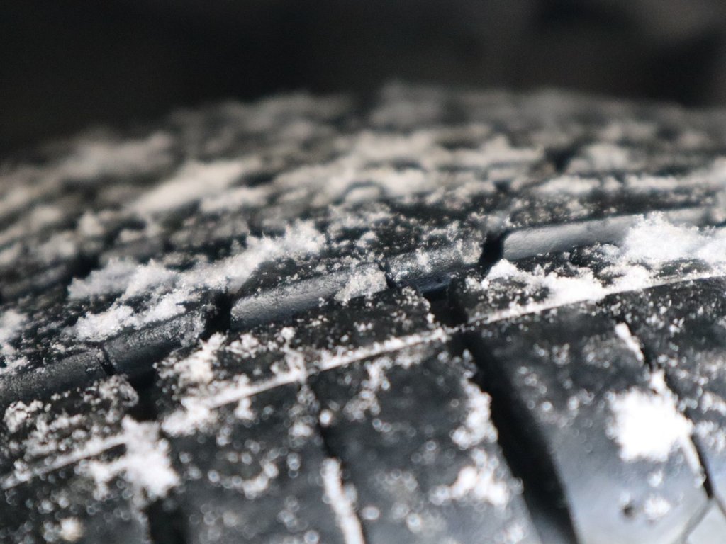 2022 Nissan Altima SR MIDNIGHT EDITION IN WHITE EQUIPPED WITH A 2.5L I4 , AWD , CVT AUTO , BLACK RIMS , PWR SUNROOF , DUAL EXHAUST , LEATHER HEATED-5