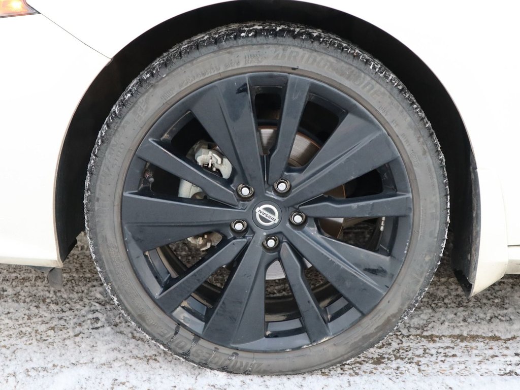 2022 Nissan Altima SR MIDNIGHT EDITION IN WHITE EQUIPPED WITH A 2.5L I4 , AWD , CVT AUTO , BLACK RIMS , PWR SUNROOF , DUAL EXHAUST , LEATHER HEATED-4