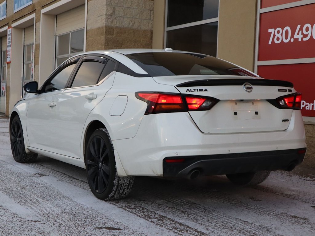 2022 Nissan Altima SR MIDNIGHT EDITION IN WHITE EQUIPPED WITH A 2.5L I4 , AWD , CVT AUTO , BLACK RIMS , PWR SUNROOF , DUAL EXHAUST , LEATHER HEATED-7