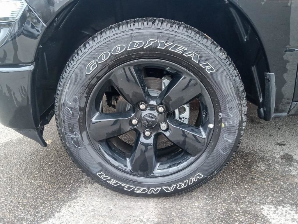 2023 Ram 1500 Classic SLT BLACK APPEARANCE, HEATED SEATS AND WHEEL, LUXURY GROUP-5