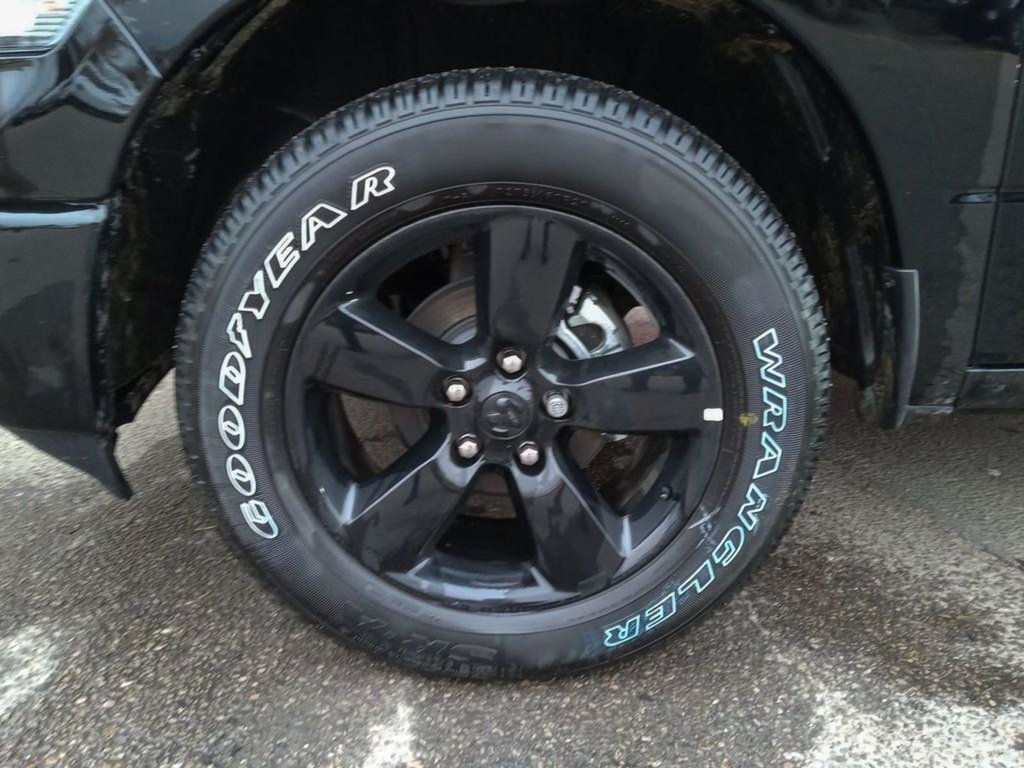 2023 Ram 1500 Classic SLT BLACK APPEARANCE, HEATED SEATS AND WHEEL, LUXURY GROUP-5