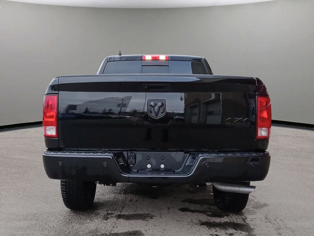 2023 Ram 1500 Classic SLT BLACK APPEARANCE, HEATED SEATS AND WHEEL, LUXURY GROUP-4
