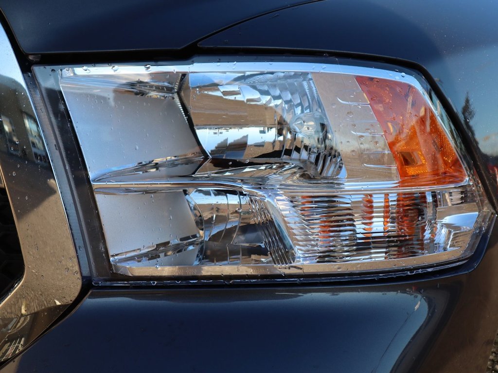 2023 Ram 1500 Classic SLT IN GRANITE METALLIC EQUIPPED WITH A 3.6L V6 , 4X4 , 8SPD AUTO , PROTECTION GROUP , PWR DRIVER SEAT , PREMIUM CLOTH BENCH SEA-3