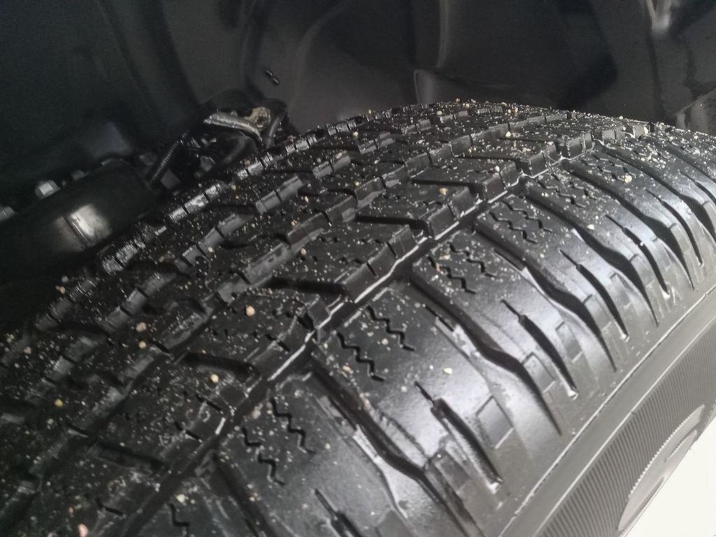 2024 Ram 1500 Classic TRADESMAN IN BRIGHT WHITE EQUIPPED WITH A 5.7L HEMI V8 , 4X4 , 8SPD TF AUTO , SXT PCKG , BACKUP CAM , AUTO LIGHTS , AC , CRUISE-6