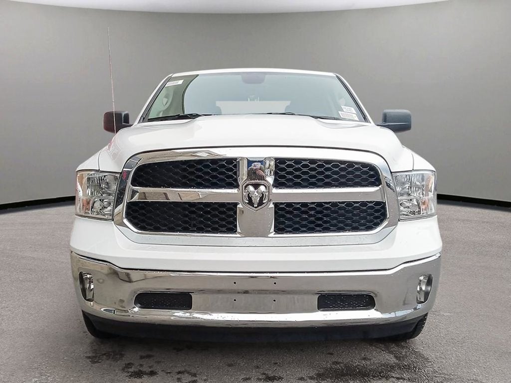 2024 Ram 1500 Classic TRADESMAN IN BRIGHT WHITE EQUIPPED WITH A 5.7L HEMI V8 , 4X4 , 8SPD TF AUTO , SXT PCKG , BACKUP CAM , AUTO LIGHTS , AC , CRUISE-1