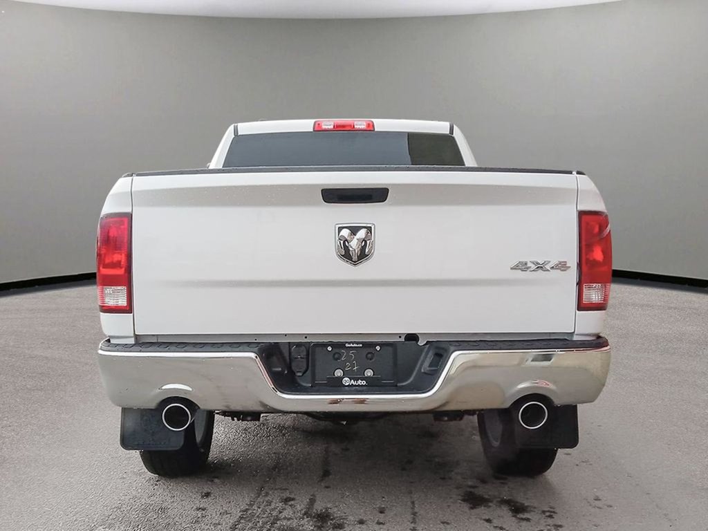 2024 Ram 1500 Classic TRADESMAN IN BRIGHT WHITE EQUIPPED WITH A 5.7L HEMI V8 , 4X4 , 8SPD TF AUTO , SXT PCKG , BACKUP CAM , AUTO LIGHTS , AC , CRUISE-4