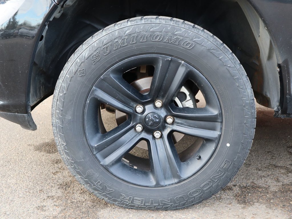 2017 Ram 1500 SPORT IN BRILLIANT BLACK EQUIPPED WITH A 5.7L HEMI V8 , 4X4 , 8SPD TF AUTO , BACKUP CAM , 121L TANK , SUNROOF , BLACK PCKG , 20I-4