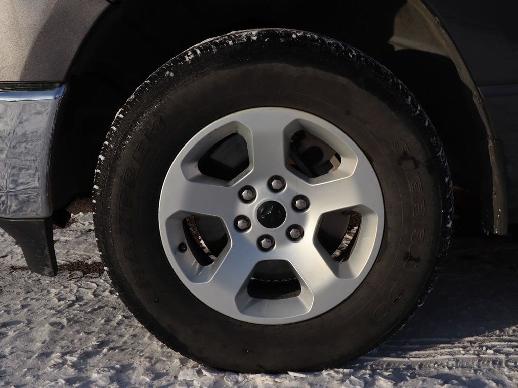 2020 Ram 1500 BIG HORN IN GRANITE METALLIC EQUIPPED WITH A 5.7L HEMI V8 , 4X4 , 8SPD AUTO , BIG HORN LVL 1 , OFF ROAD GROUP , PWR DRIVER SEAT-4