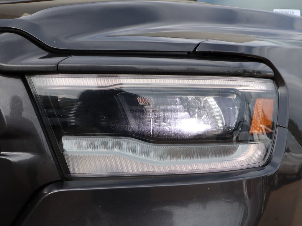 2022 Ram 1500 SPORT IN GRANITE METALLIC EQUIPPED WITH A 5.7L HEMI V8 , 4X4 , 8SPD AUTO , SPORT HOOD , SIDE STEPS , TRI FOLD TONNEAU , LVL 2 EQ-3