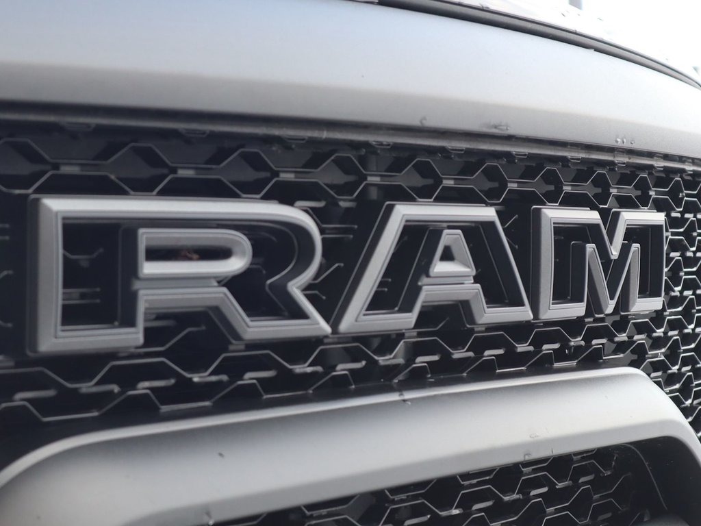 2022 Ram 1500 TRX IN DIAMOND BLACK EQUIPPED WITH A 6.2L SUPERCHARGED V8 , 4X4 , 8SPD TF AUTO , PANORAMIC SUNROOF , TRX LVL 1 , LOCKING REAR AX-2