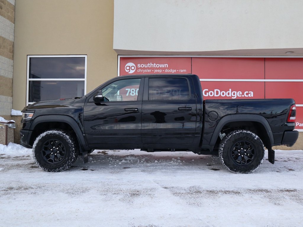 2022 Ram 1500 TRX IN DIAMOND BLACK EQUIPPED WITH A 6.2L SUPERCHARGED V8 , 4X4 , 8SPD TF AUTO , PANORAMIC SUNROOF , TRX LVL 1 , LOCKING REAR AX-6