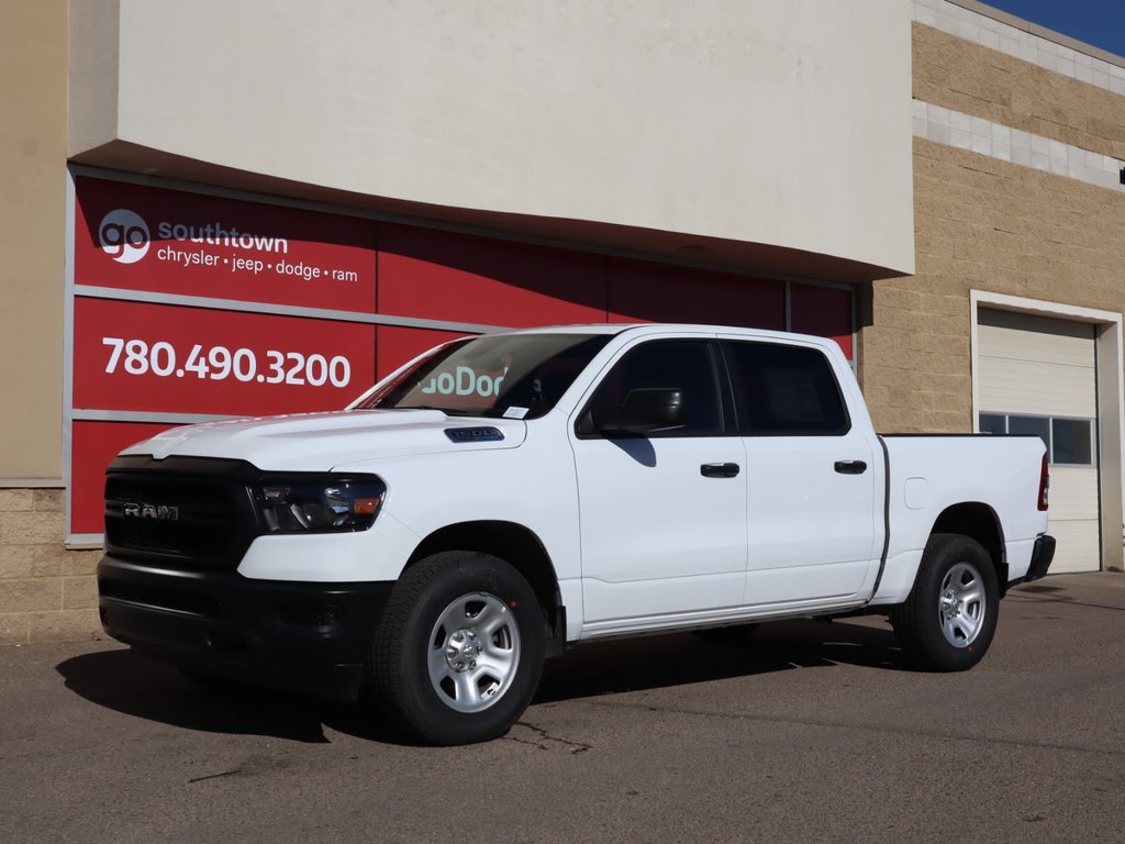 2023 Ram 1500 TRADESMAN IN BRIGHT WHITE EQUIPPED WITH A 5.7LHEMI V8 W/ETORQUE , 4X4 , 8SPD AUTO , CLASS IV HITCH RECEIVER , ANTI SPIN DIFF , 3-0