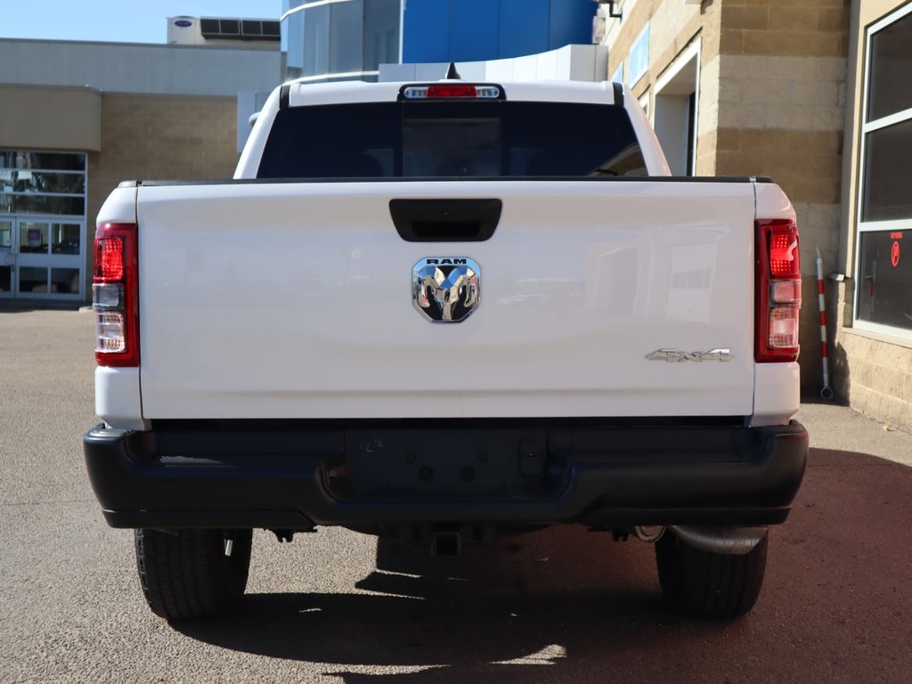 2023 Ram 1500 TRADESMAN IN BRIGHT WHITE EQUIPPED WITH A 5.7LHEMI V8 W/ETORQUE , 4X4 , 8SPD AUTO , CLASS IV HITCH RECEIVER , ANTI SPIN DIFF , 3-7