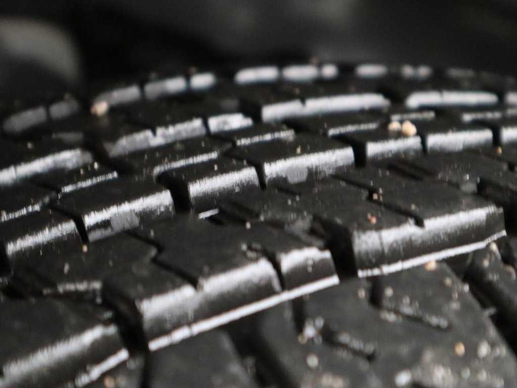 2023 Ram 1500 BIG HORN IN BRIGHT WHITE EQUIPPED WITH A 5.7L HEMI V8 W/ETORQUE , 4X4 , 8SPD AUTO , BIG HORN LVL 1 , BACKUP CAM , PUSH START , B-5