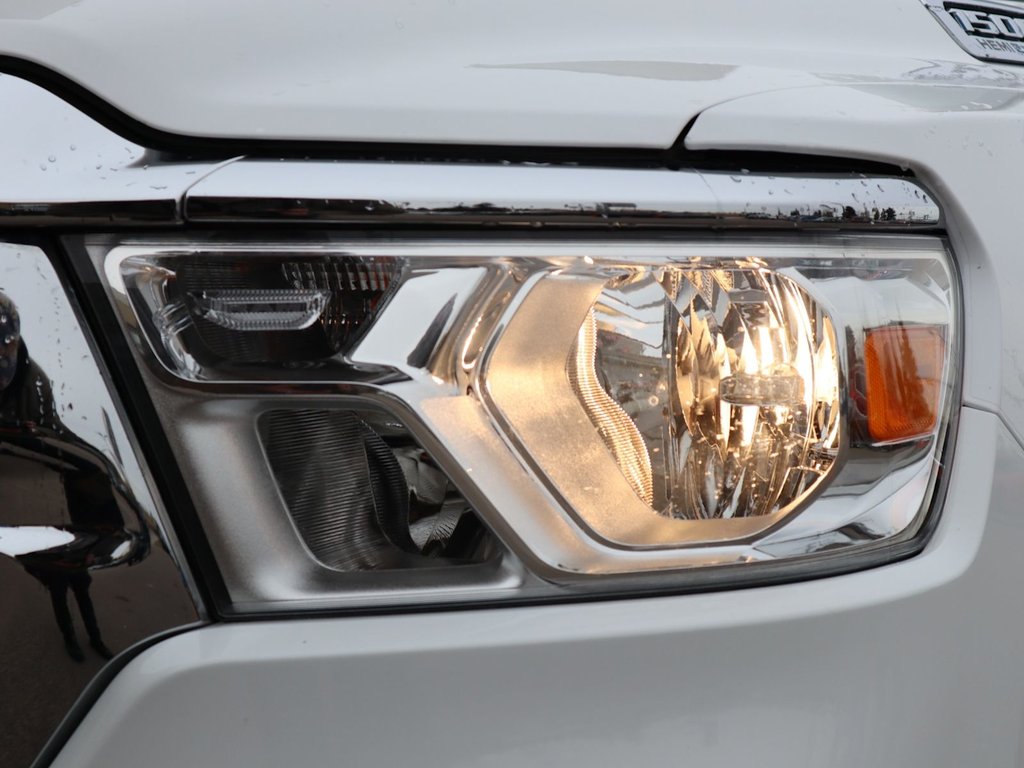 2023 Ram 1500 BIG HORN IN BRIGHT WHITE EQUIPPED WITH A 5.7L HEMI V8 W/ETORQUE , 4X4 , 8SPD AUTO , BIG HORN LVL 1 , BACKUP CAM , PUSH START , B-3