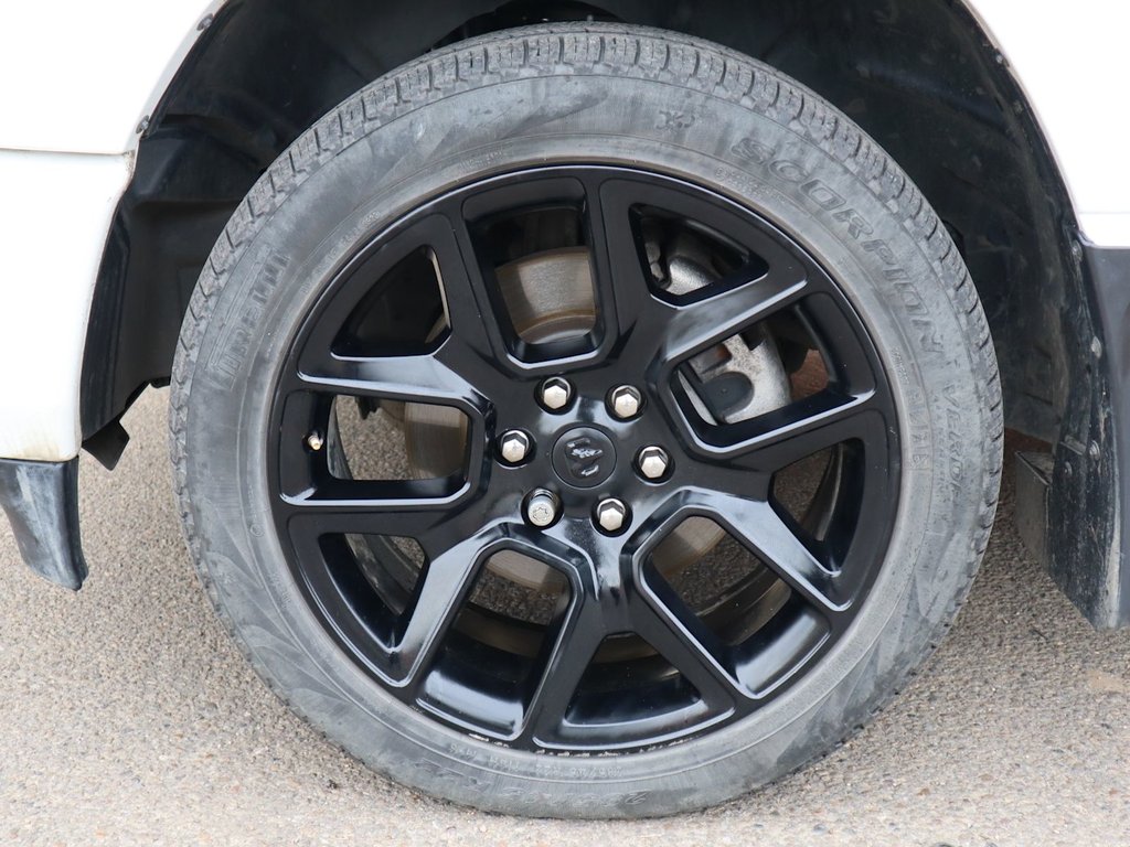 2023 Ram 1500 LARAMIE NIGHT EDITION IN BRIGHT WHITE EQUIPPED WITH A 5.7L HEMI V8 W/ETORQUE , 4X4 , 8SPD AUTO , 125L TANK , PWR RUNNING BOARDS-4