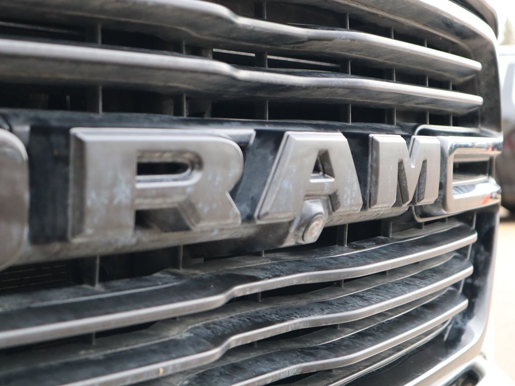 2023 Ram 1500 LARAMIE NIGHT EDITION IN BRIGHT WHITE EQUIPPED WITH A 5.7L HEMI V8 W/ETORQUE , 4X4 , 8SPD AUTO , 125L TANK , PWR RUNNING BOARDS-2